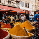 marché noailles étal épices foule marseille