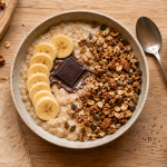 Bowl petit dej express : porridge, banane et granola